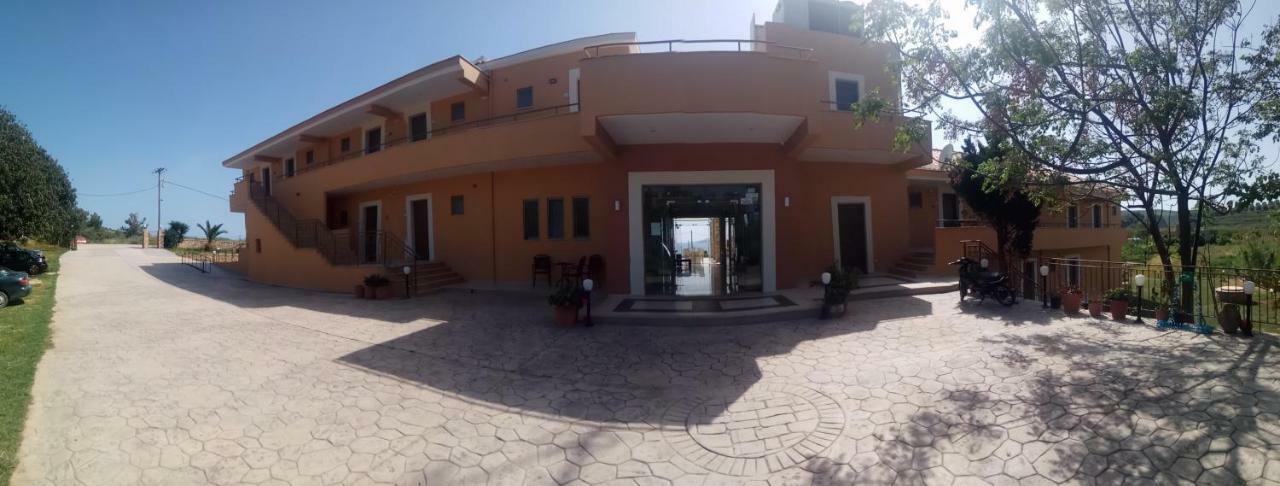 Finiki Plaza Aparthotel Methóni Kültér fotó